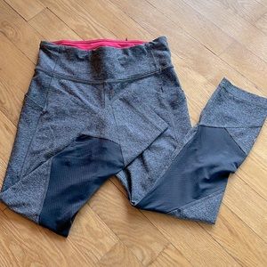 Lululemon grey capri, s 4. Can be easily fixed where needed.